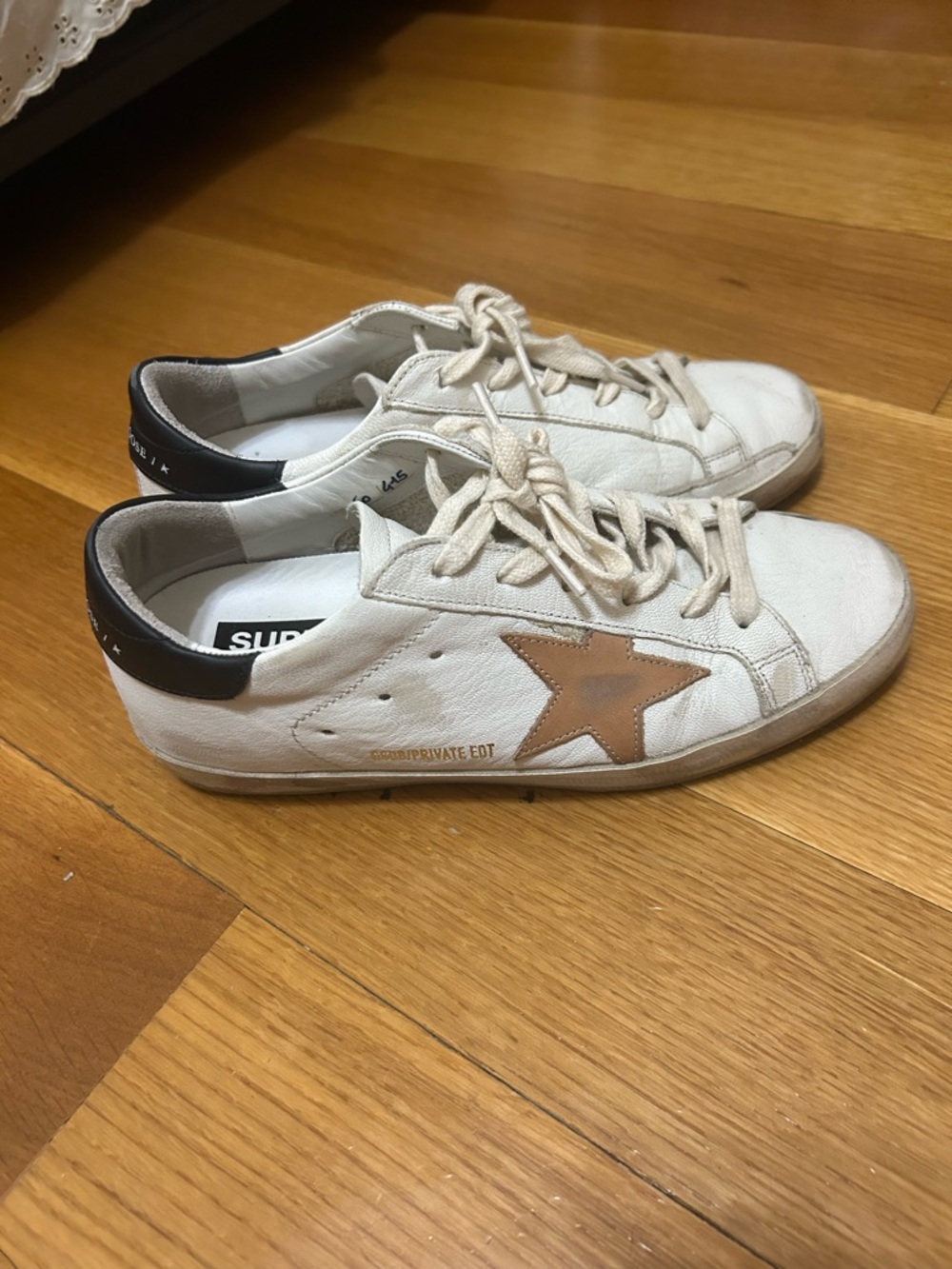 Women's Golden Goose Superstar - Picture 2 of 6